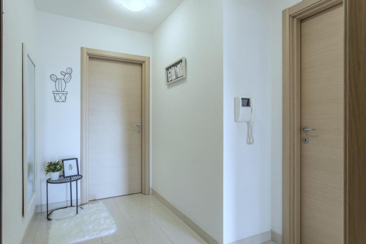 Iris Beach Apartments Kaštela Exterior foto
